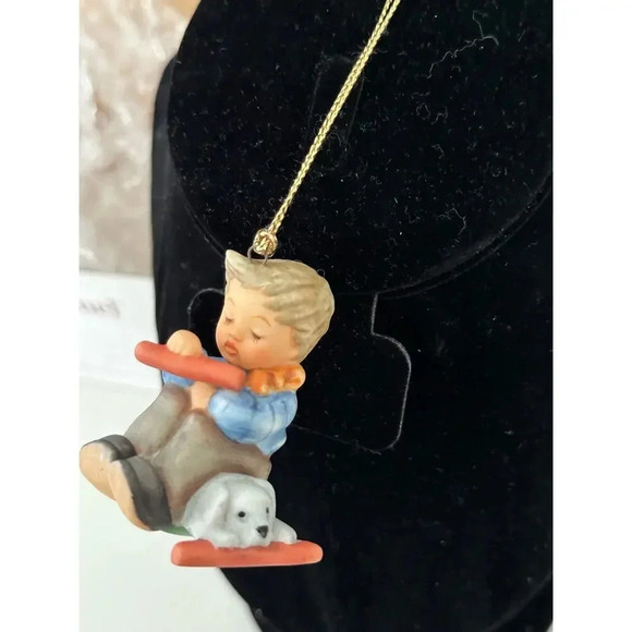 Berta Hummel Goebel 1997 "Sharing Christmas Sweets" Holiday Ornament - Picture 3 of 5